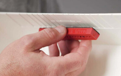 Automatisk brandsläckare liten nog att montera under motorkåpan